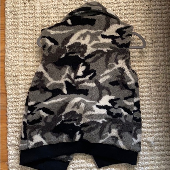 Camo Bomber Vest - Picture 4 of 4
